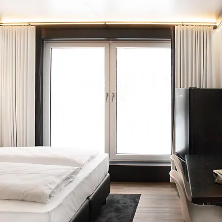 Hotel Lgo By Wmm *